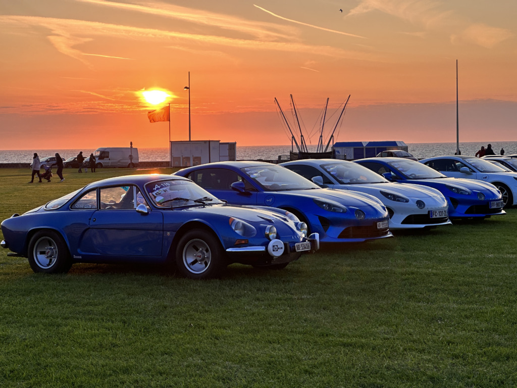 ディエップ沖のイギリス海峡に沈む夕陽と歴代A110