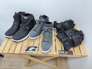 GAERNEのブーツやグローブ